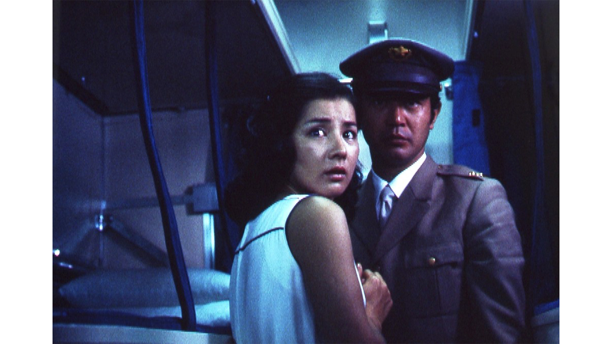 『皇帝のいない八月』